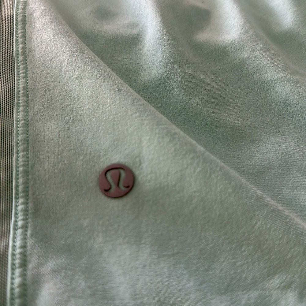 Lululemon Athletica pacebreaker Aqua Athletic Shorts - Picture 5 of 7